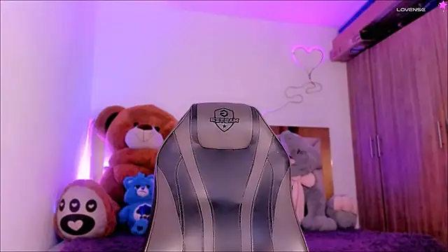 Snapshot of Lucidollts_ chatting on 02/04/25, 06:25 Lucidollts online show from 02/04/25, 06:25