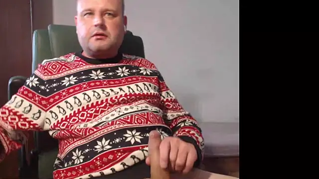 Snapshot of tuttiluss44 chatting on 12/20/24, 11:32 tuttiluss44 online show from 12/20/24, 11:32