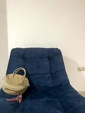 SweetLatiin  online show from 11/19/25, 08:20