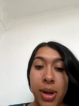 SweetLatiin  online show from 11/21/25, 08:51