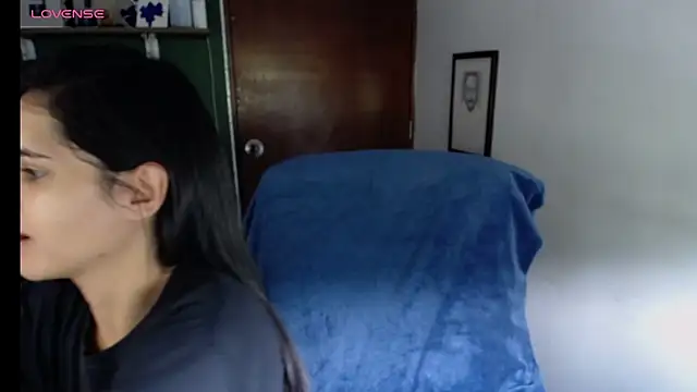 Snapshot of alma_violeta chatting on 10/24/25, 01:29 alma violeta online show from 10/24/25, 01:29