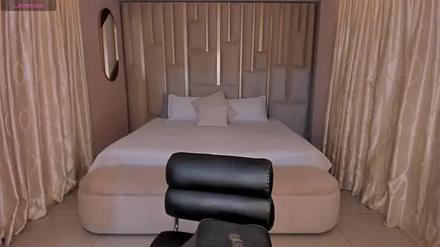 MariaHerrera  online show from 12/15/25, 07:40