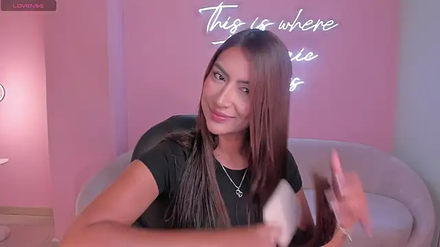 Snapshot of ArianaDumont chatting on 07/02/26, 11:27 ArianaDumont online show from 07/02/26, 11:27