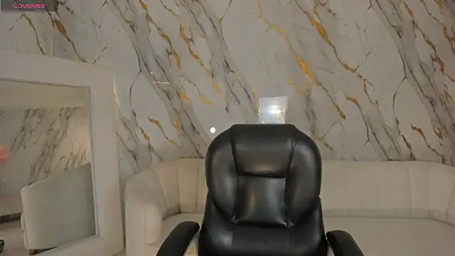 Snapshot of ArianaDumont chatting on 07/17/26, 11:06 ArianaDumont online show from 07/17/26, 11:06