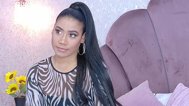 Snapshot of Salome_Diaz_ chatting on 11/07/25, 04:23 Salome Diaz online show from 11/07/25, 04:23