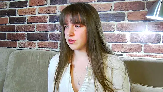 Sofia Hugs online show from 10/28/25, 06:43