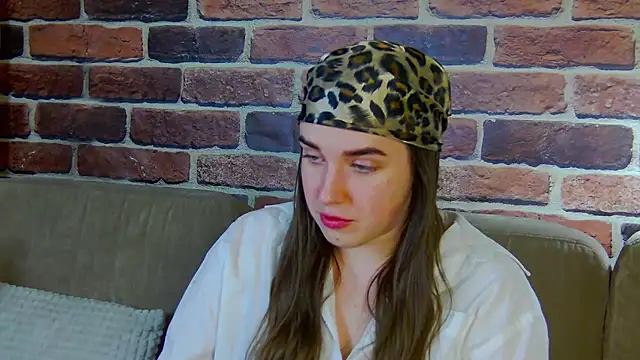 Sofia Hugs online show from 03/07/26, 07:11