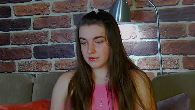 Sofia Hugs online show from 04/01/26, 05:54