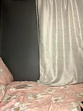 Snapshot of HornyxLadie chatting on 10/14/25, 10:43 HornyxLadie online show from 10/14/25, 10:43