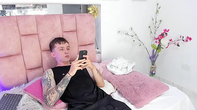 Dylanwhite23  online show from 01/29/25, 02:09