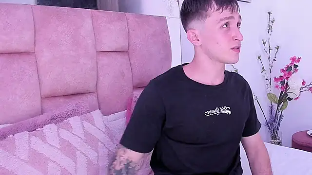 Dylanwhite23  online show from 02/25/25, 05:41