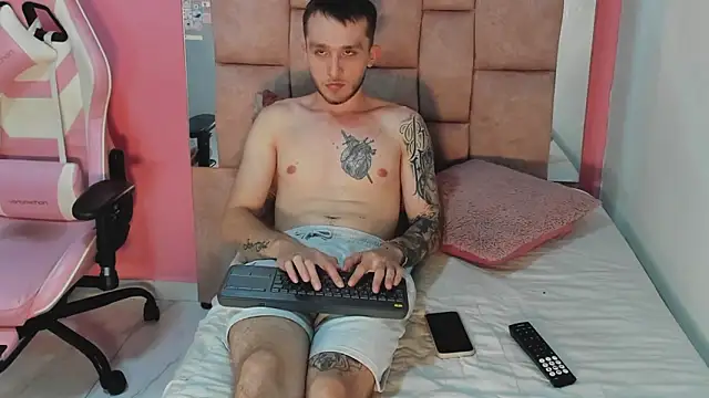Dylanwhite23  online show from 04/28/26, 02:38