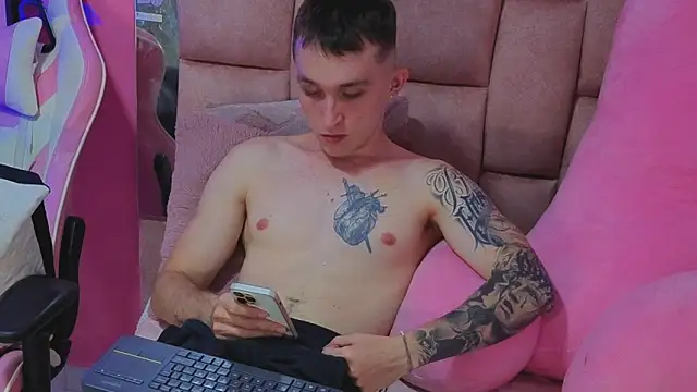 Dylanwhite23  online show from 05/07/26, 01:33