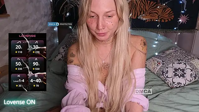 GoodGirl0024 online show from 03/18/26, 08:23