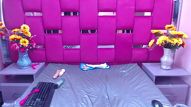 Snapshot of Lya_Anal chatting on 01/08/25, 09:00 Lya Anal online show from 01/08/25, 09:00