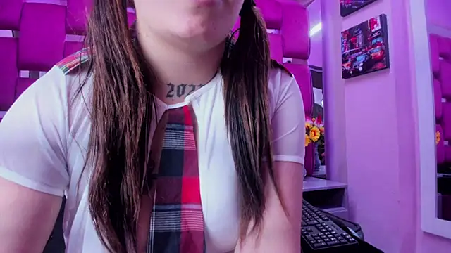 Snapshot of Lya_Anal chatting on 12/17/25, 03:56 Lya Anal online show from 12/17/25, 03:56