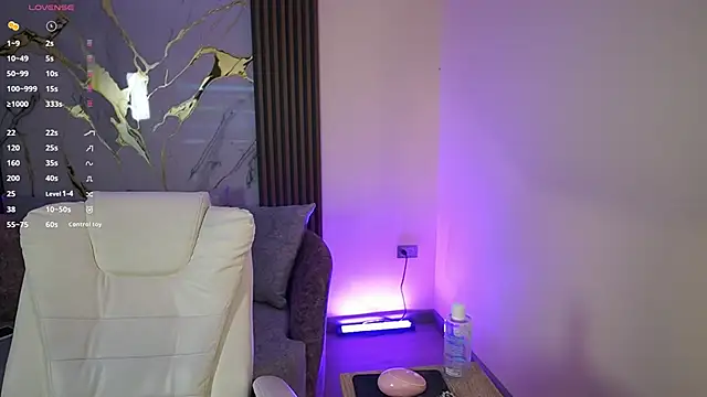 Snapshot of Anybuny chatting on 10/22/25, 12:38 Anybuny online show from 10/22/25, 12:38