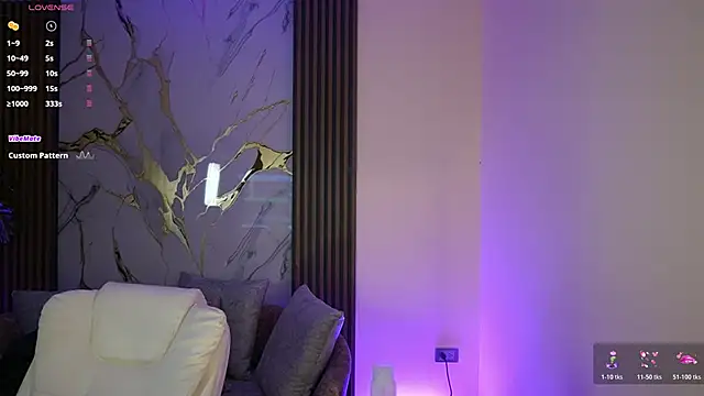 Snapshot of Anybuny chatting on 10/30/25, 11:55 Anybuny online show from 10/30/25, 11:55