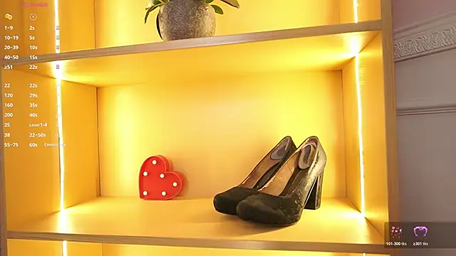 Snapshot of Anybuny chatting on 11/18/25, 11:47 Anybuny online show from 11/18/25, 11:47