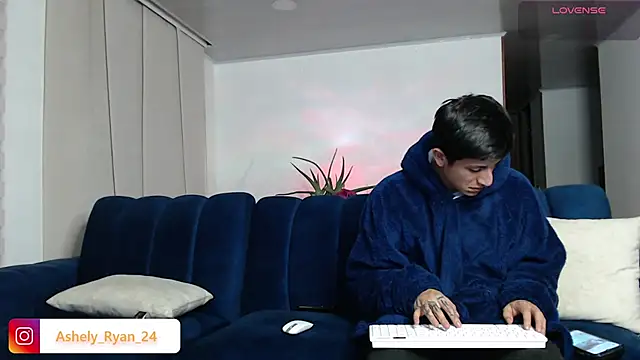 ashely ryan24 online show from 02/07/25, 11:55