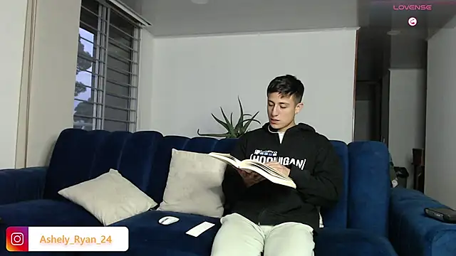 ashely ryan24 online show from 03/05/25, 11:16