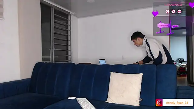 ashely ryan24 online show from 09/18/25, 12:23