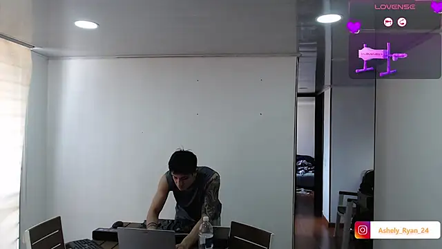 ashely ryan24 online show from 11/14/25, 07:01