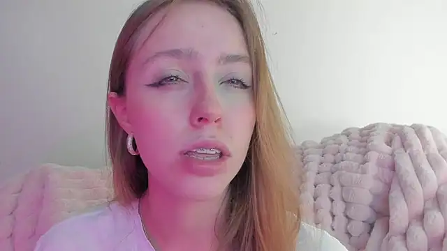 Snapshot of SofiaGc chatting on 03/04/25, 03:33 SofiaGc online show from 03/04/25, 03:33