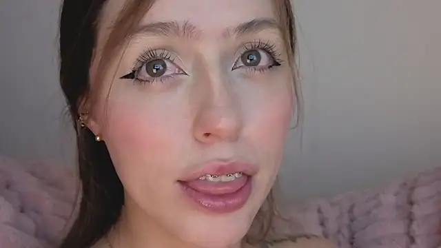 Snapshot of SofiaGc chatting on 10/23/25, 03:39 SofiaGc online show from 10/23/25, 03:39