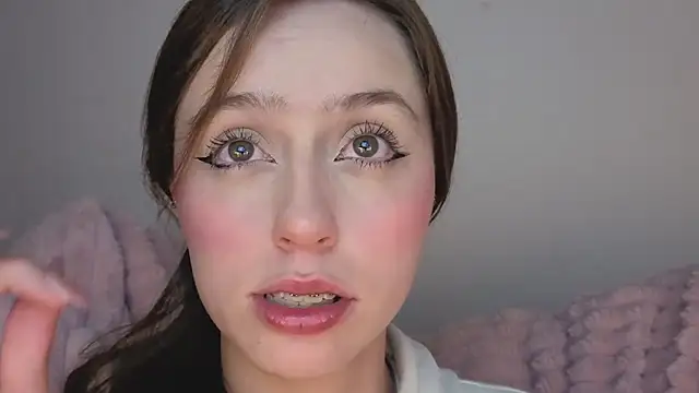 Snapshot of SofiaGc chatting on 11/12/25, 04:02 SofiaGc online show from 11/12/25, 04:02