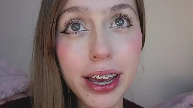 Snapshot of SofiaGc chatting on 11/23/25, 03:50 SofiaGc online show from 11/23/25, 03:50