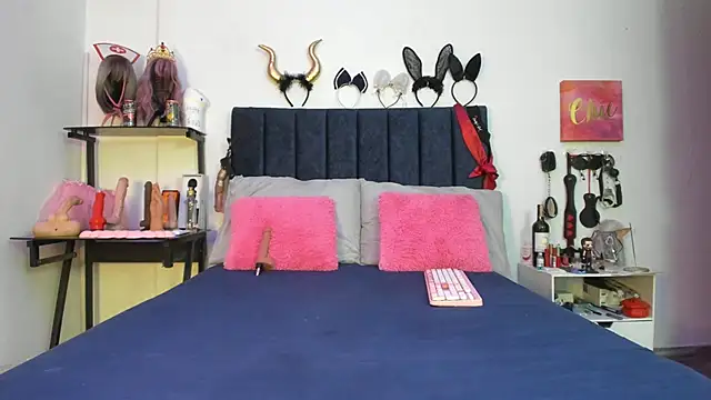 emmily giraldo online show from 11/15/25, 01:18