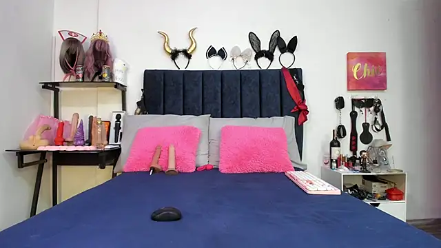 emmily giraldo online show from 11/25/25, 01:11