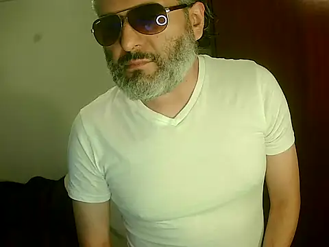 Snapshot of BushBator chatting on 12/07/24, 08:33 BushBator online show from 12/07/24, 08:33