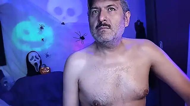 Snapshot of BushBator chatting on 10/21/25, 06:36 BushBator online show from 10/21/25, 06:36