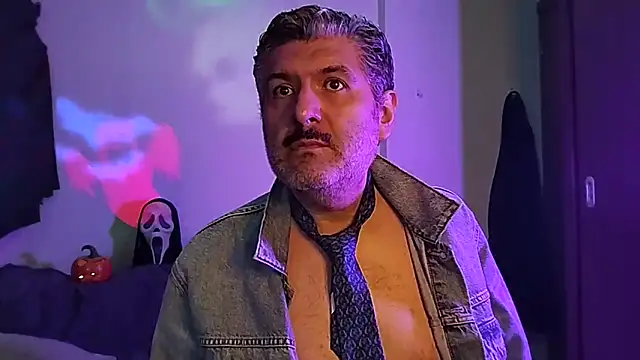 Snapshot of BushBator chatting on 10/22/25, 06:57 BushBator online show from 10/22/25, 06:57