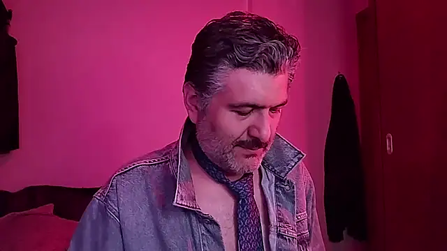 Snapshot of BushBator chatting on 10/24/25, 06:54 BushBator online show from 10/24/25, 06:54