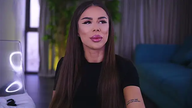 MissKiarra online show from 03/19/25, 04:36