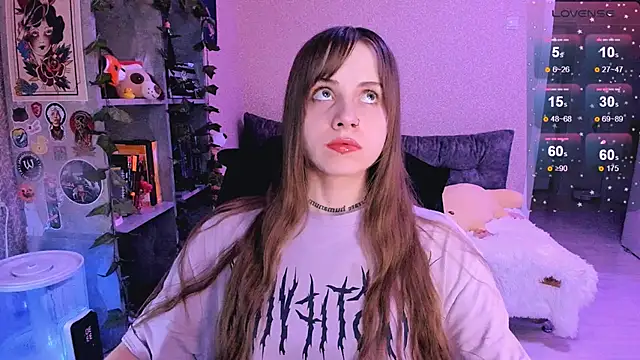 Snapshot of NaniMoore chatting on 02/07/25, 11:45 NaniMoore online show from 02/07/25, 11:45