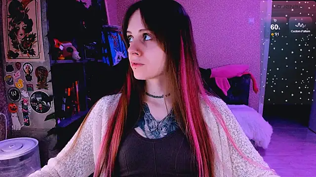 Snapshot of NaniMoore chatting on 03/10/25, 08:12 NaniMoore online show from 03/10/25, 08:12