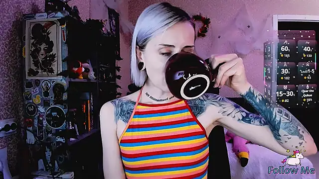 Snapshot of NaniMoore chatting on 11/09/25, 08:18 NaniMoore online show from 11/09/25, 08:18