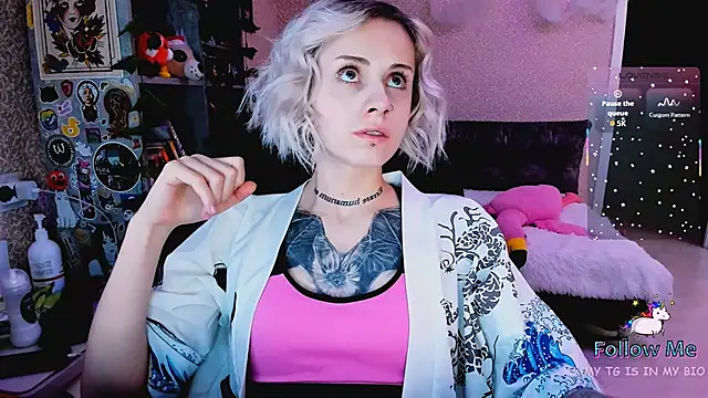 Snapshot of NaniMoore chatting on 11/27/25, 08:11 NaniMoore online show from 11/27/25, 08:11