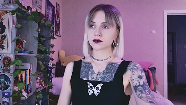 NaniMoore online show from 04/28/26, 08:14