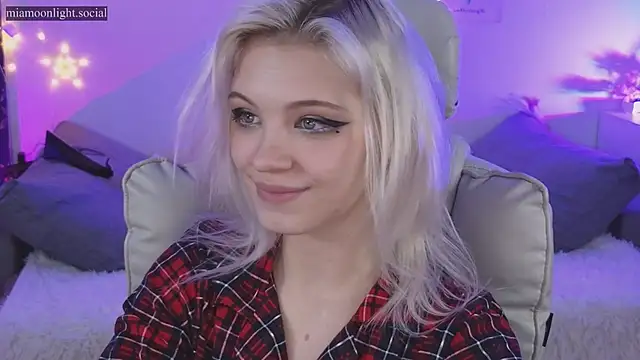 Moonlight Mia online show from 12/15/24, 07:31