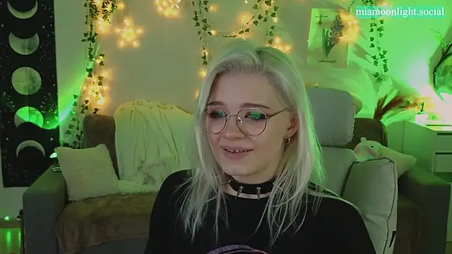 Moonlight Mia online show from 01/22/25, 06:31