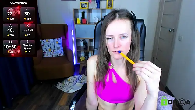 Snapshot of FrancescaCollins chatting on 02/18/25, 02:16 FrancescaCollins online show from 02/18/25, 02:16