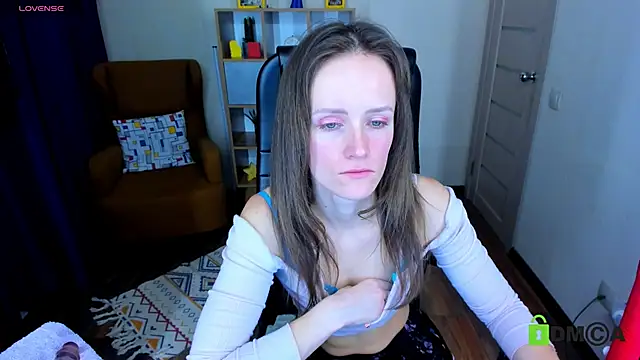 Snapshot of FrancescaCollins chatting on 03/05/25, 10:44 FrancescaCollins online show from 03/05/25, 10:44