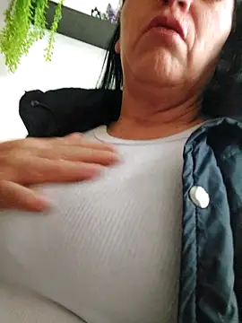 clarita 01 online show from 09/26/25, 01:37