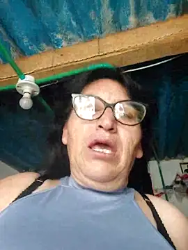 clarita 01 online show from 12/20/25, 01:40