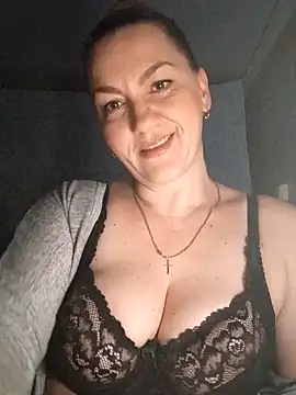 Snapshot of Ant0nina chatting on 12/15/24, 10:04 Ant0nina online show from 12/15/24, 10:04